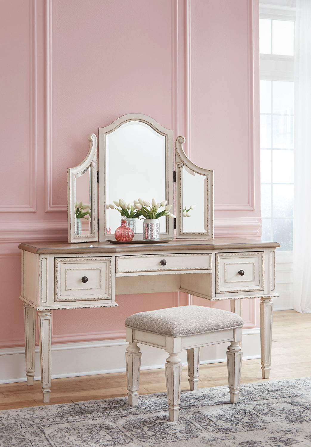 Realyn Vanity Mirror With Stool