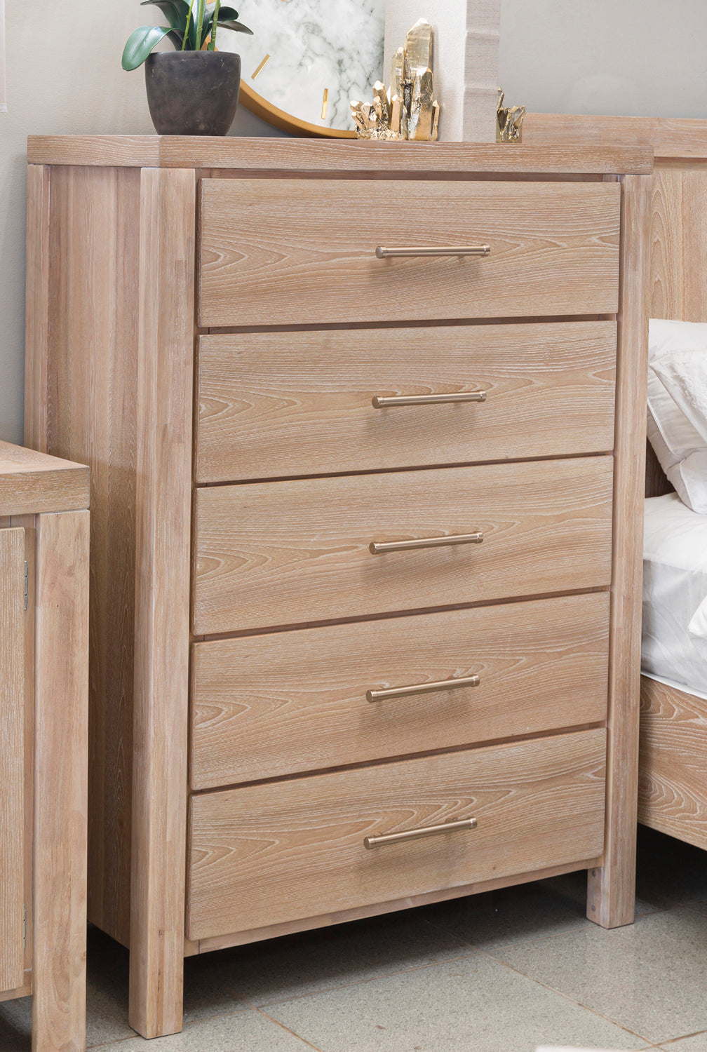 Yalinton Chest of Drawer