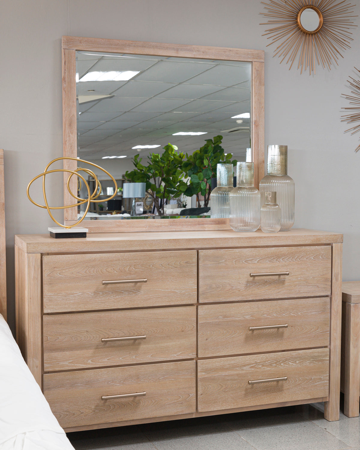 Yalinton Dresser