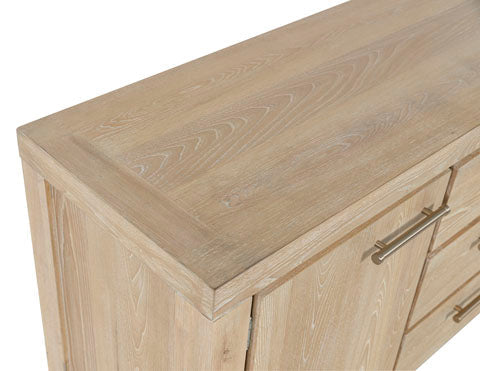 Yalinton Dining Room Server