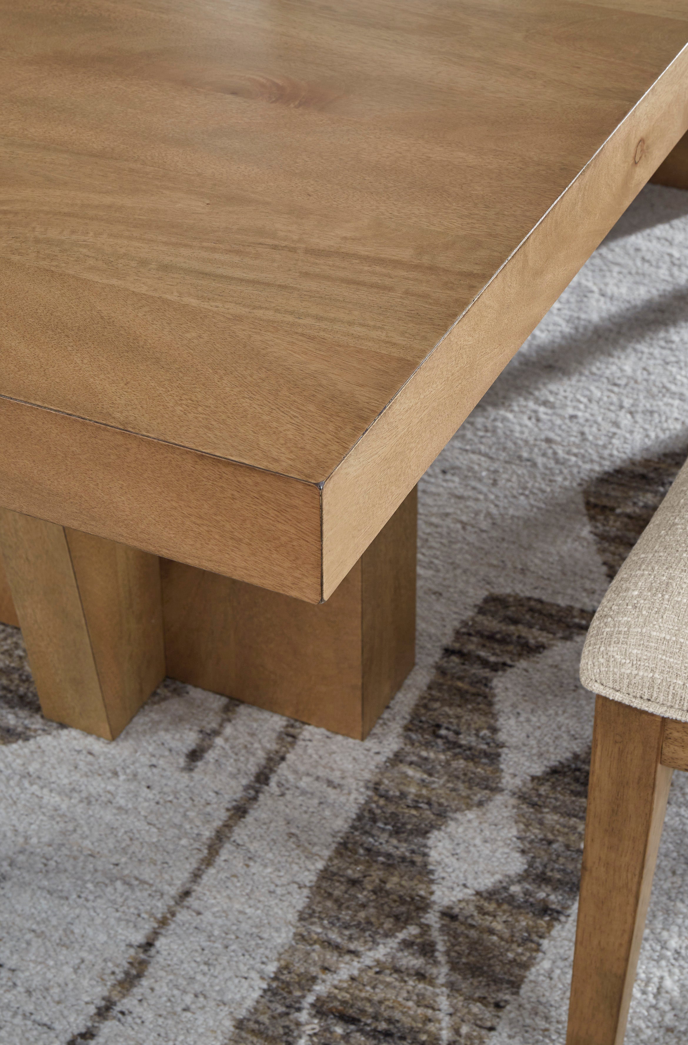 Kristiland Dining Table Set