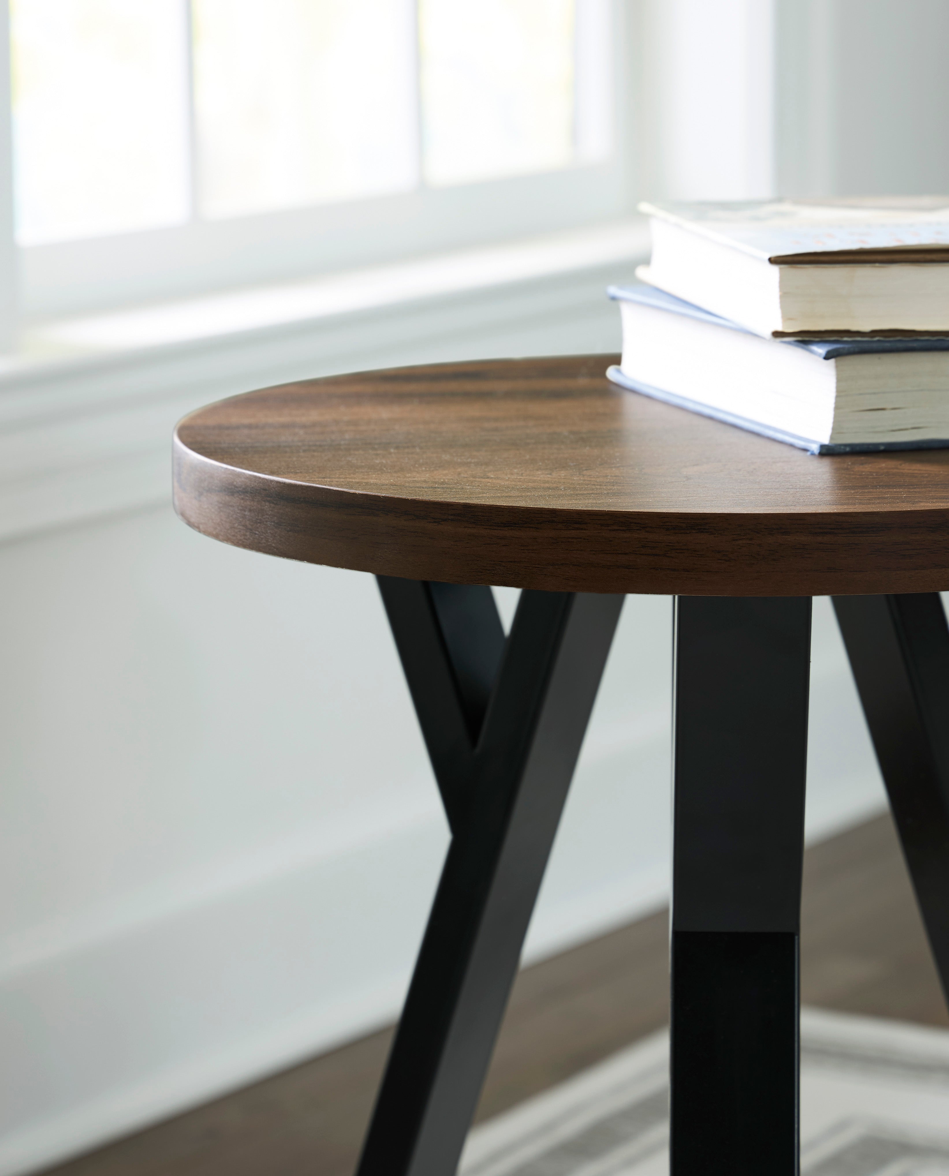 Elbrynn Occational Table Set