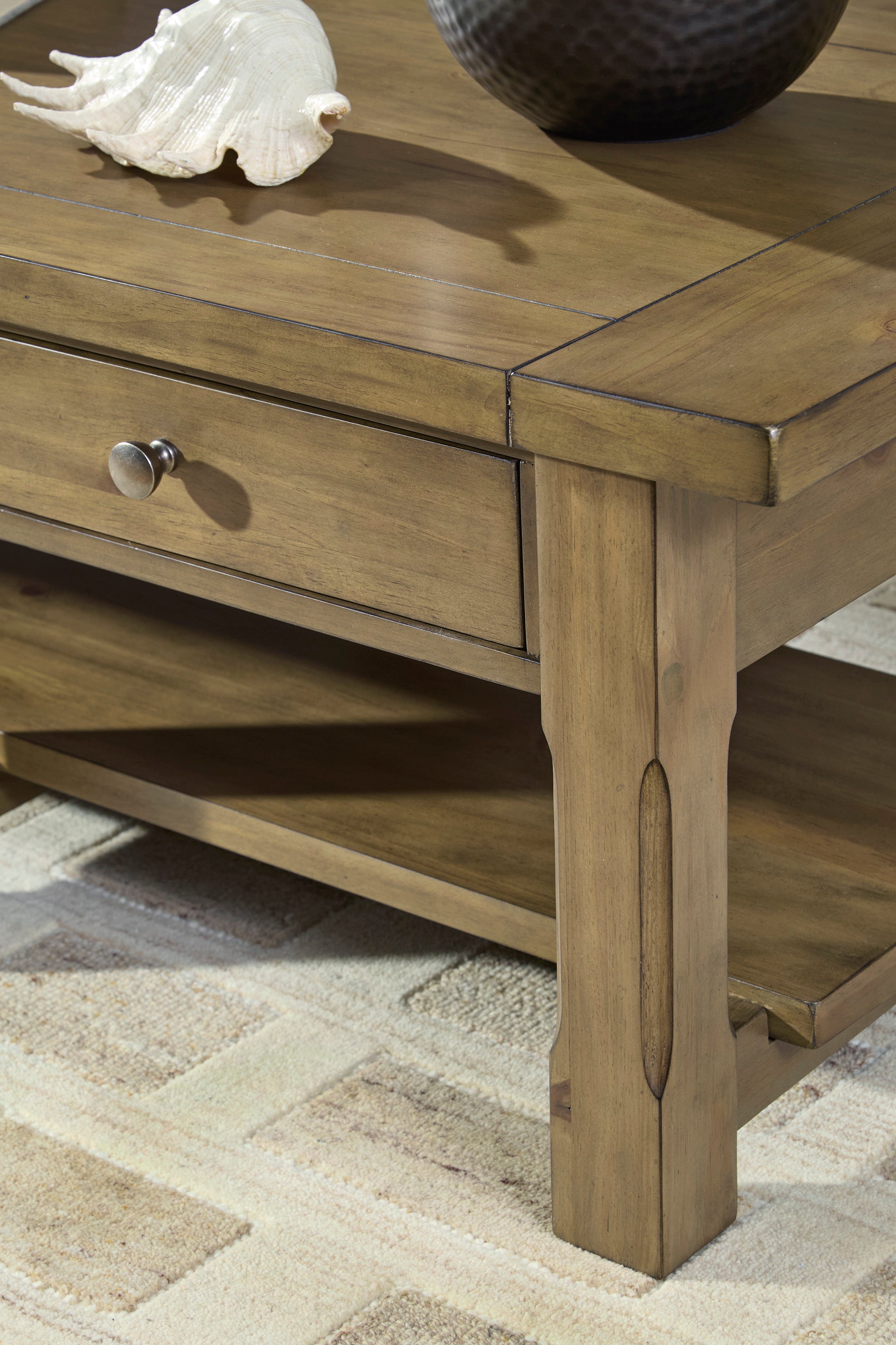 Vendenmore Coffee table set