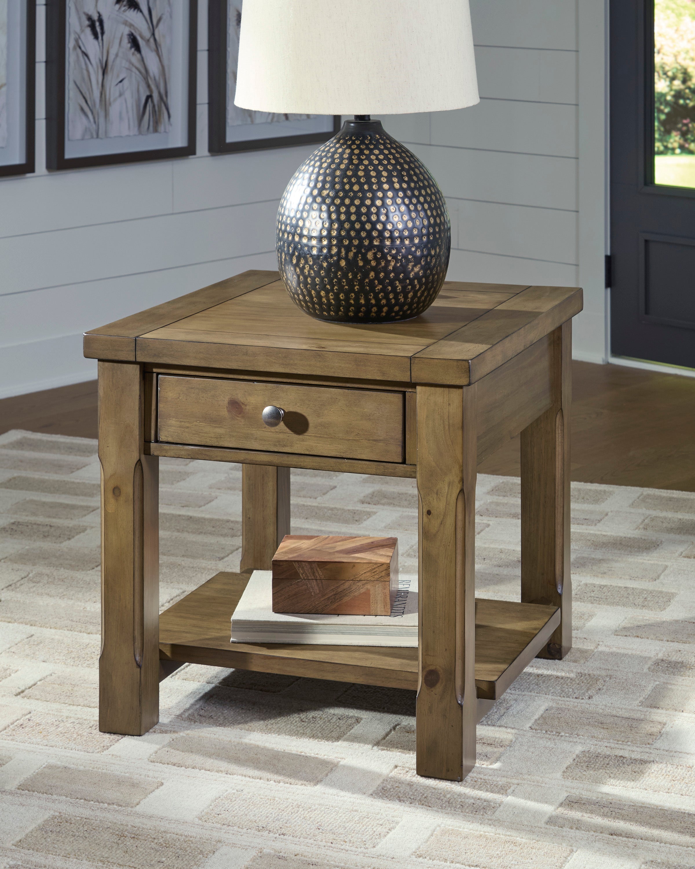 Vendenmore Coffee table set