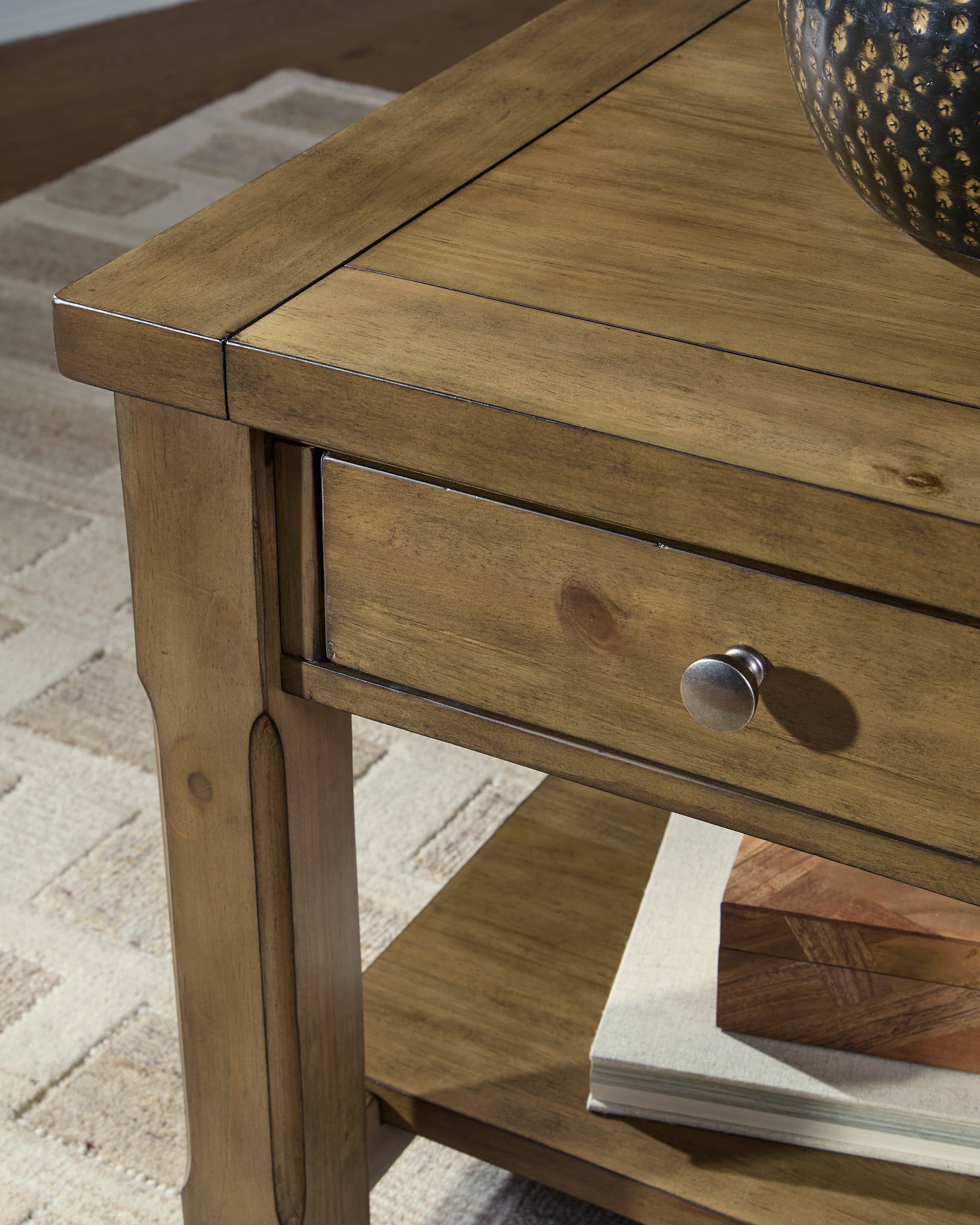 Vendenmore Coffee table set
