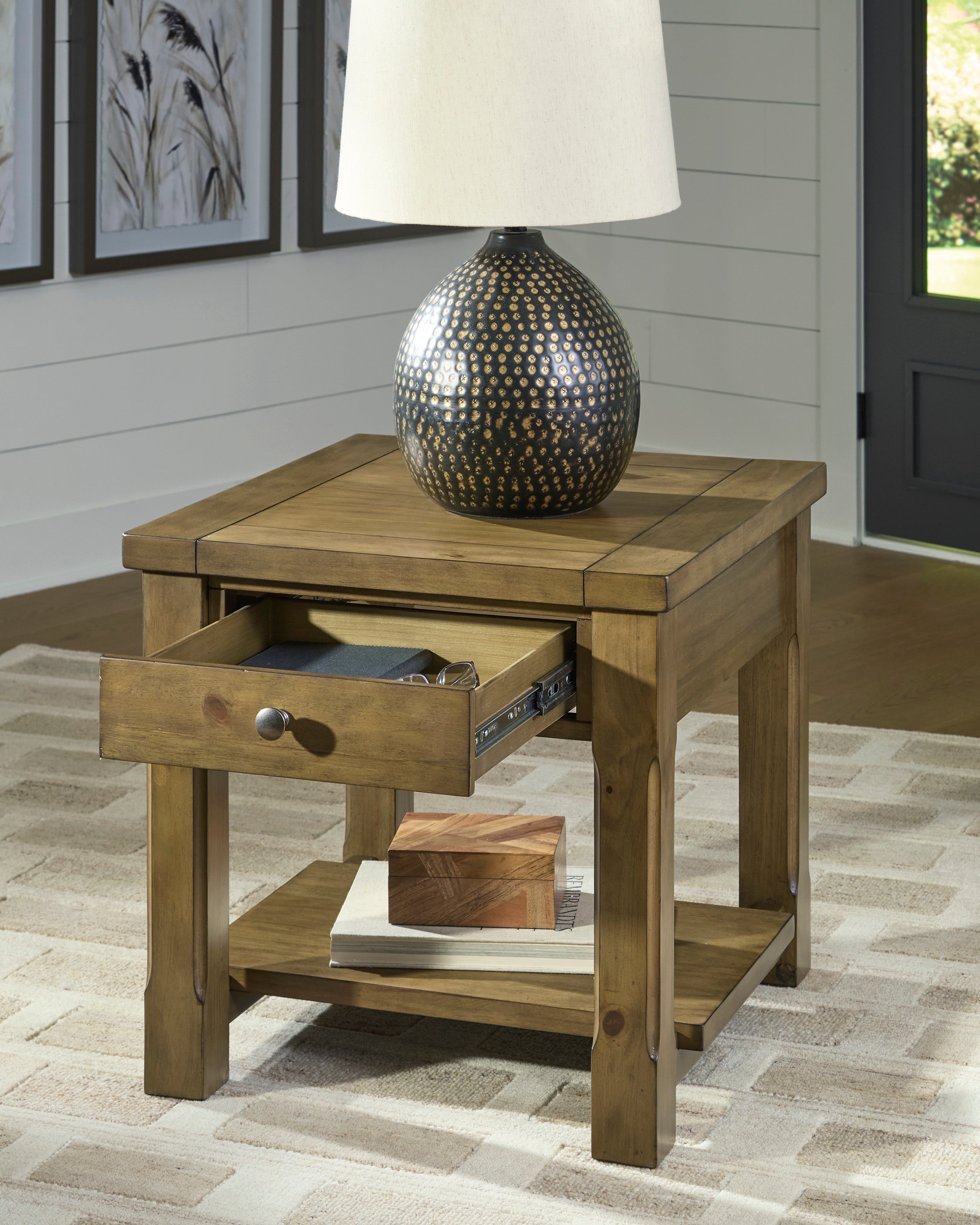 Vendenmore Coffee table set
