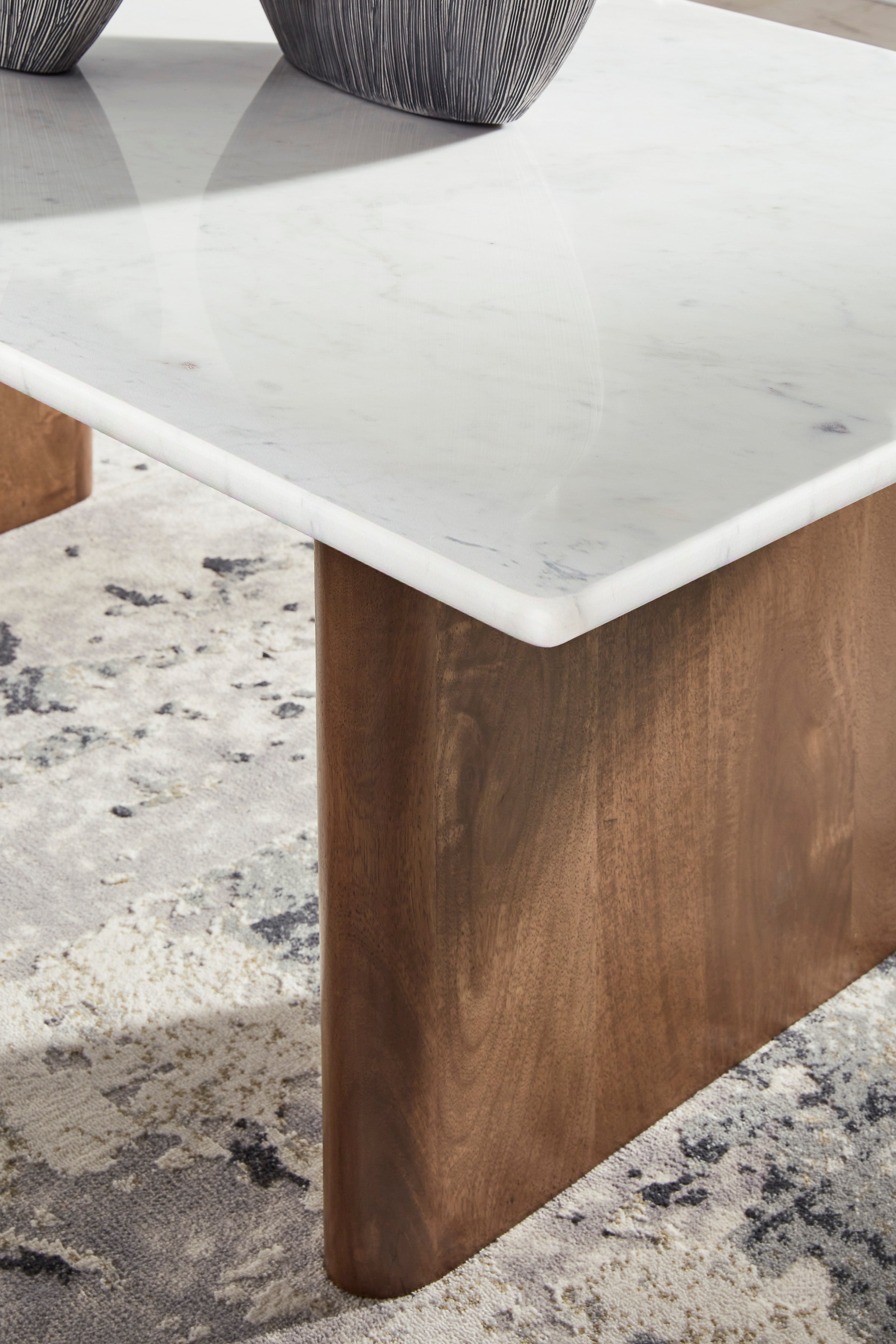 Isanti Coffee Table Set